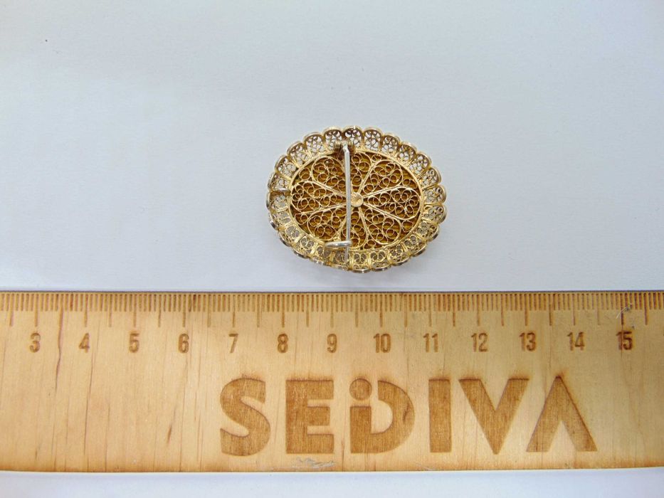 Brosa din argint filigran aurit cu pictura de epoca