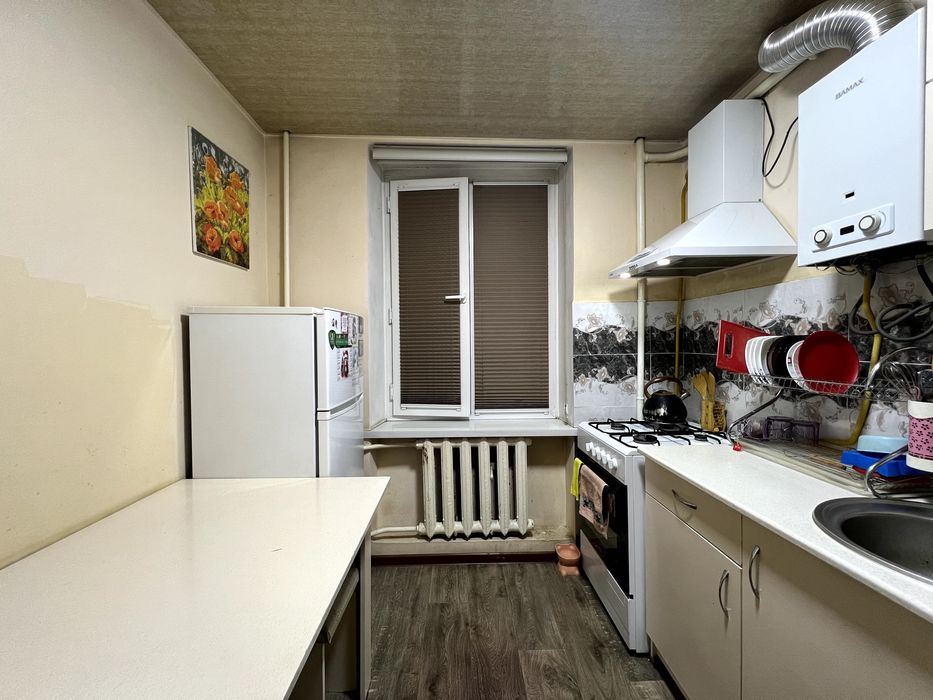 Продаётся 1 комн квартира 27 м2 кирпич Новомосковская стадион "СТАРТ"