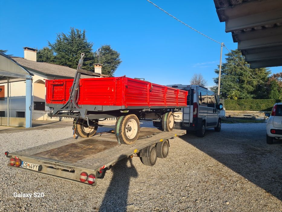 Remorca Basculabila Italia