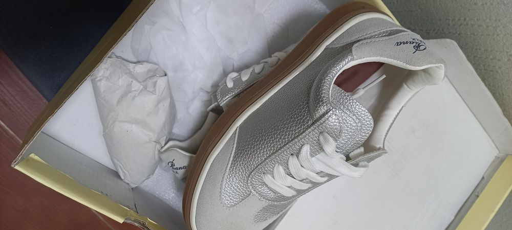 Кроссовки 36размер