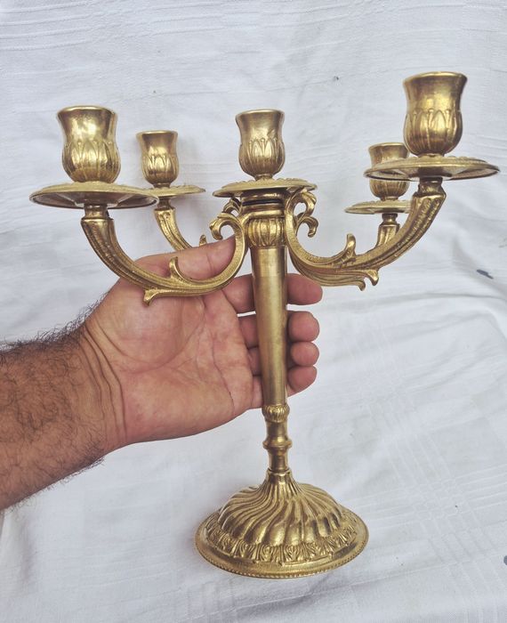 Sfeșnic cu 5 posturi vechi din bronz, 25cm, fabricat in Marea Britanie in anii 1970.