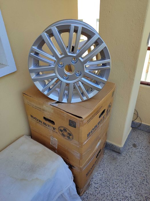 Алуминиеви джанти за VW Up 5,5x15 ET41,1S0601025AR,централни капачки за VW.