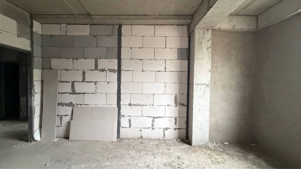 qo’yliq massiv 5    Metroga yaqin bozorchani orqasida 74 kv dom 8 etaj