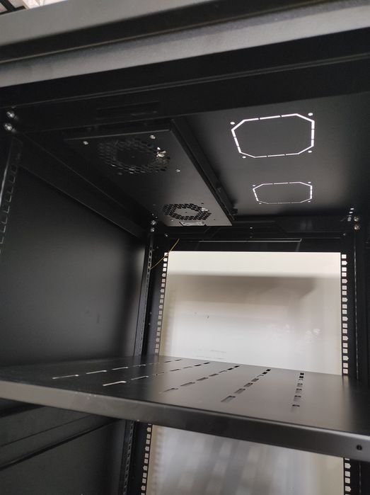 Серверный шкаф 18U