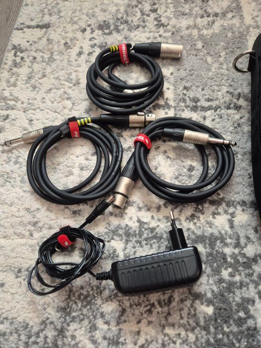 RCF MIXER fx10 husa inclusa  3 cabluri xlr jack adam  hall 4 star incluse
