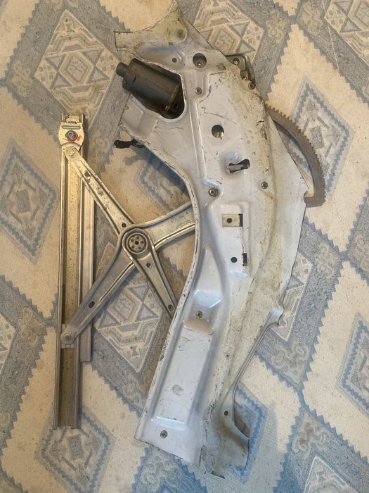 Стеклоподьемник мерс 210