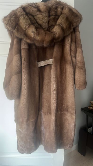 Норковая шуба с соболиным капюшоном