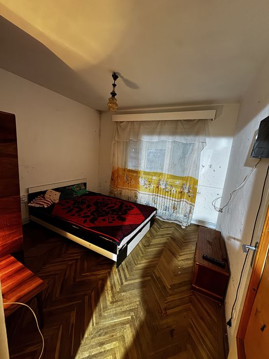 Vand apartament 3 camere, decomadat, etaj 3. Deva Str. Minerului