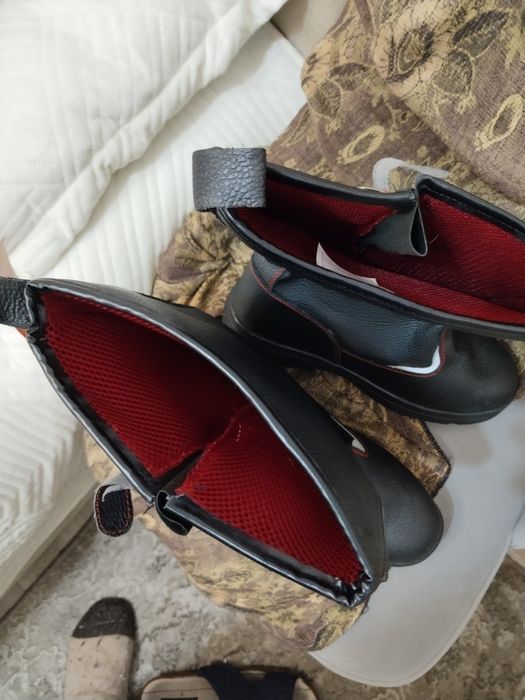 Продам рабочие сапоги