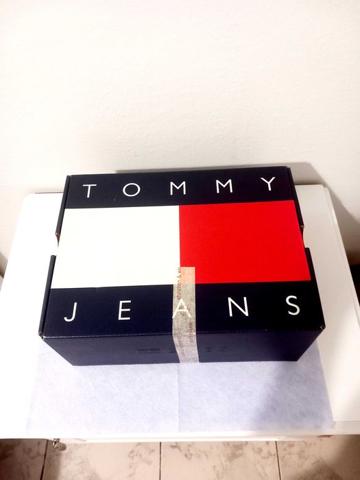 Оригинални кецове Tommy Jeans (Размер 37) – обувани веднъж, с кутия