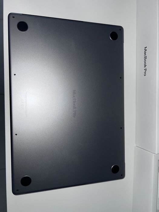 Macbook Pro 16, ** M1 Max**, 64 RAM, **1  TB** 87% Sanatate Full Box Ca Nou