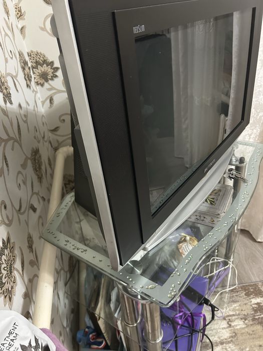 Телевизор с подставкой