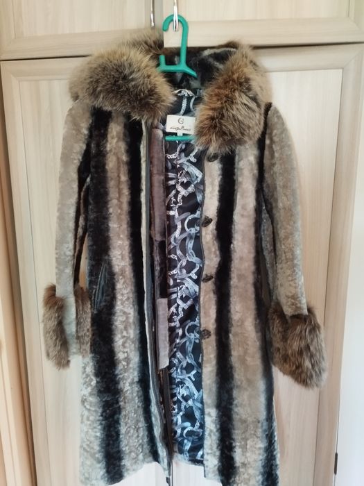 Продам женскую шубу