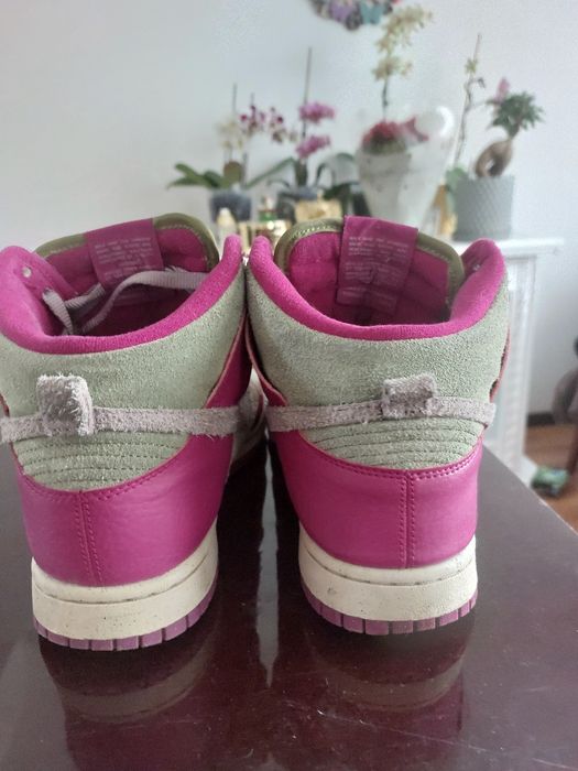 NIKE DUNK HIGH
Dynamic Berry/ Grand Purpl Htr-Pilgrim