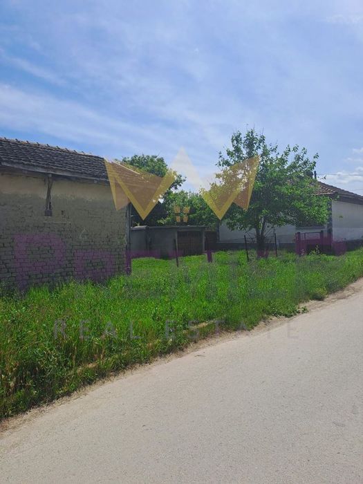 Къща в Варна, област-с.Пчелник площ 80 цена 40000