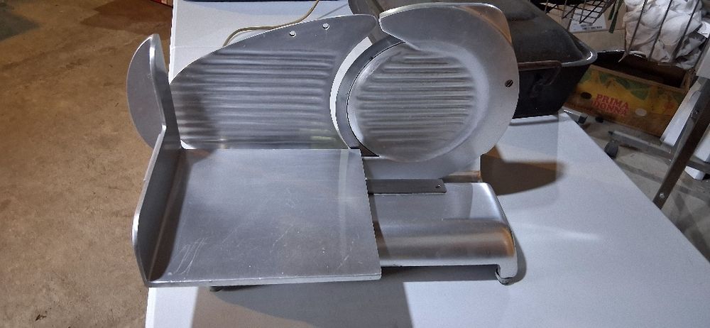 Feliator     de     carne