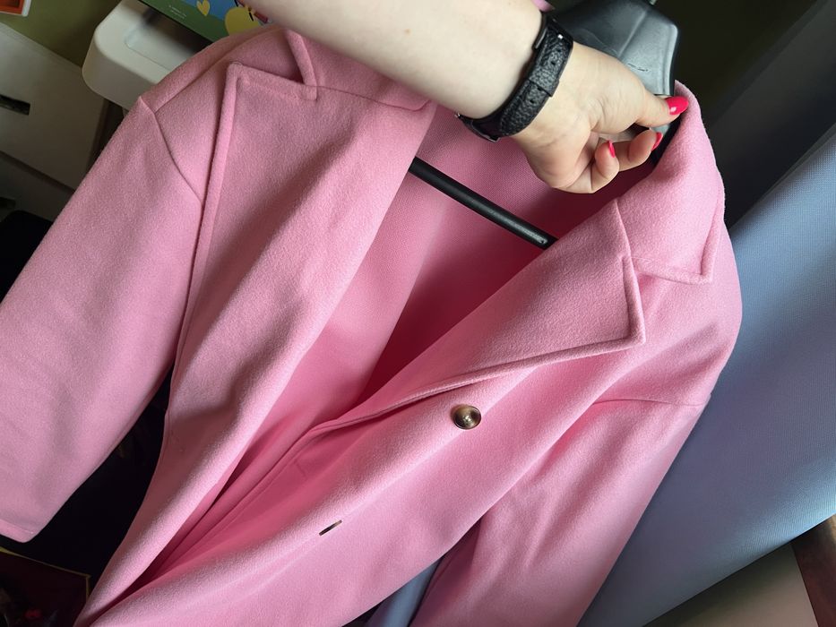 Дълго розово палто