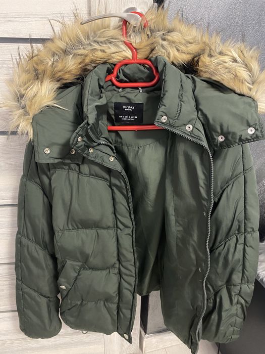 Vand geaca de iarna scurta Bershka