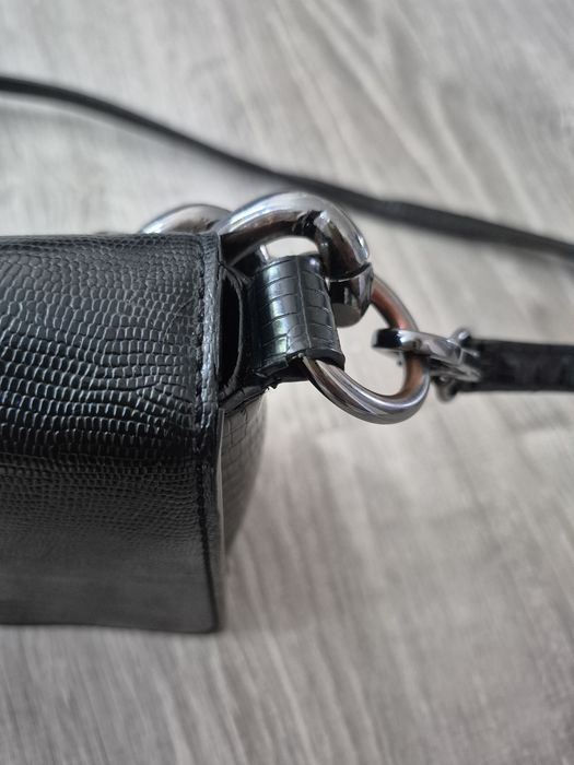 Оригинална чанта GUESS Tullia Mini Crossbody (черна)