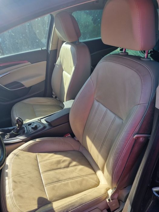 interior din piele de opel insignia combi în stare bună  an 2011