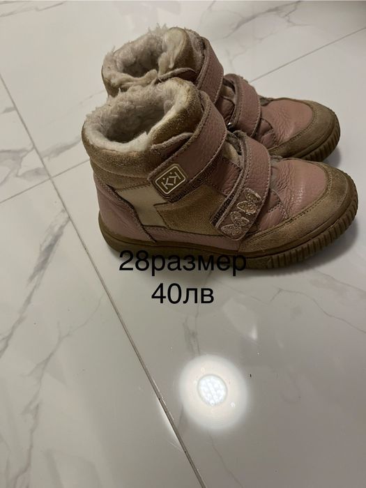 Детски боти и ботуши в добро състояние.