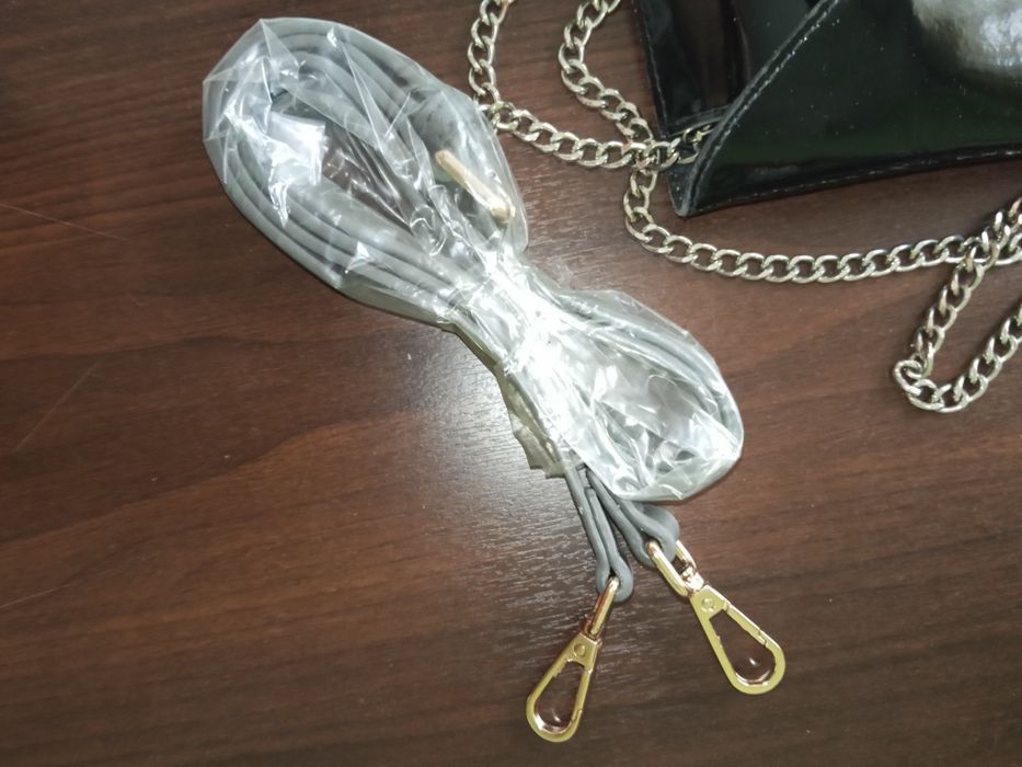 Продаю лакированную сумку