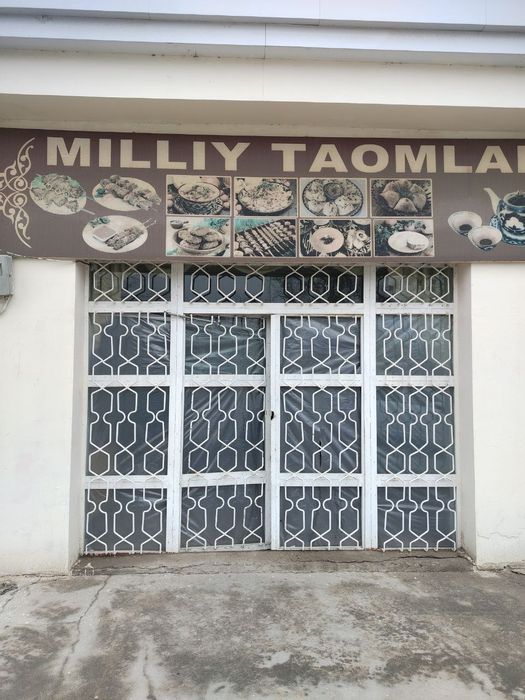 Косон тумани хокимият олди йулини устига жойлашган