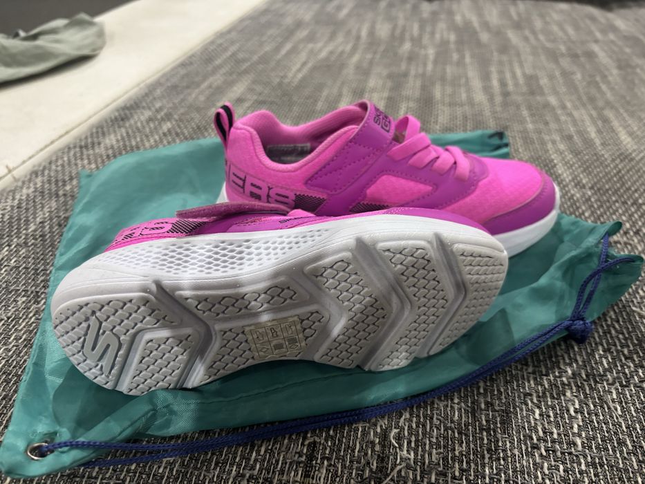 Skechers fete roz