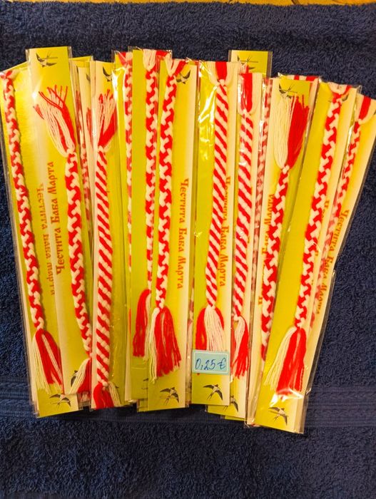 Разпродажба на мартенички