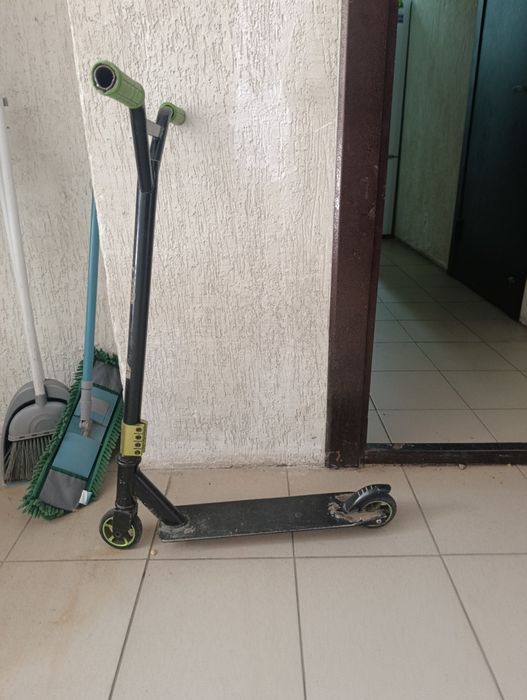 Продам самокат сломоный