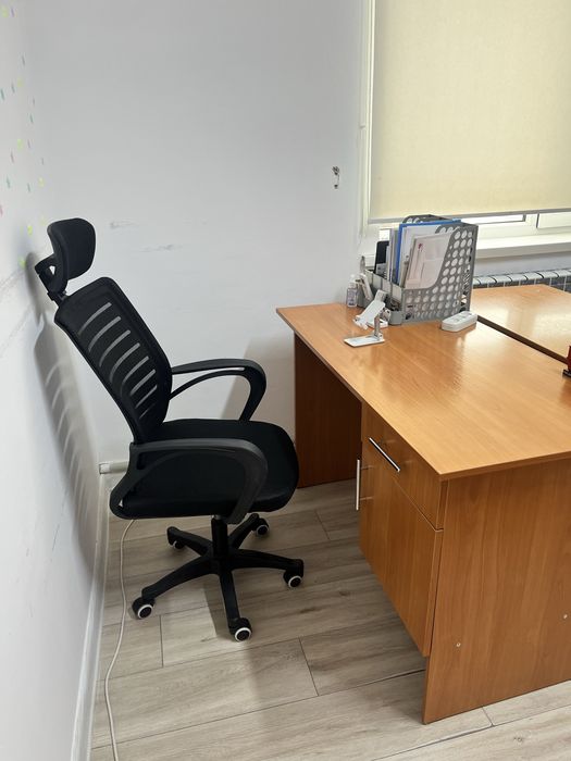 Продается 5 парт, 12 стульев, 1 шкаф, 1 парта учителя