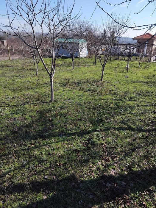 Продавам недвижим имот