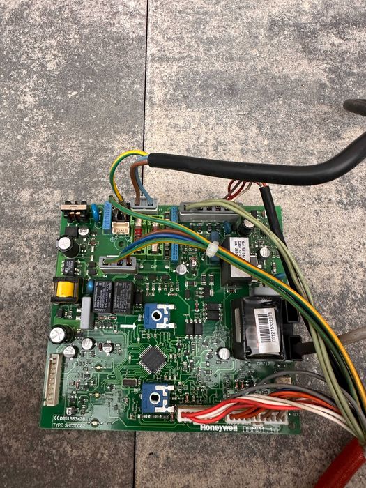 Placa electronica Ferroli Easyfer/ Honeywell DBM01.1A SMCODC02 SM16504