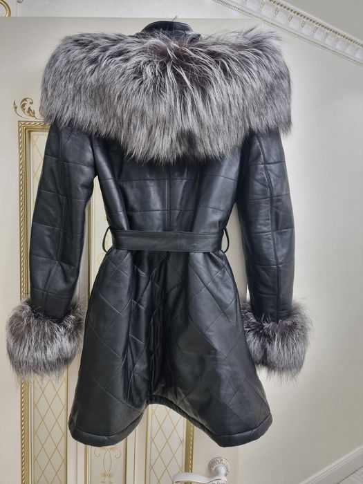 Кожанное зимнее пальтишко