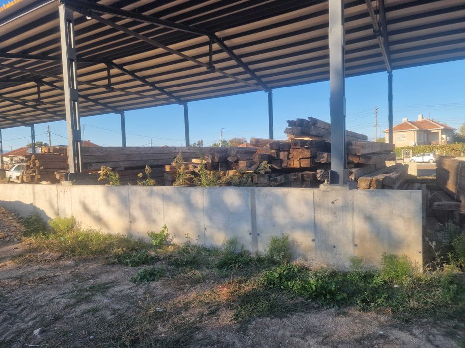 7 метра греди за продажба- 100 годишни. Стари дървени греди.