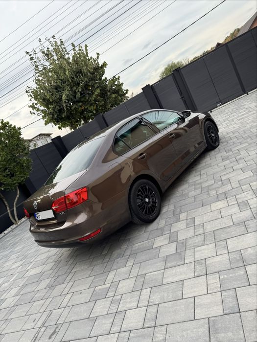 VOLKSWAGEN Jetta 2011 — imagine 2