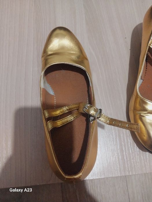 Продам обувь не дорого 2000тг