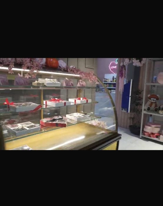 Продам ветринный холодильник новый