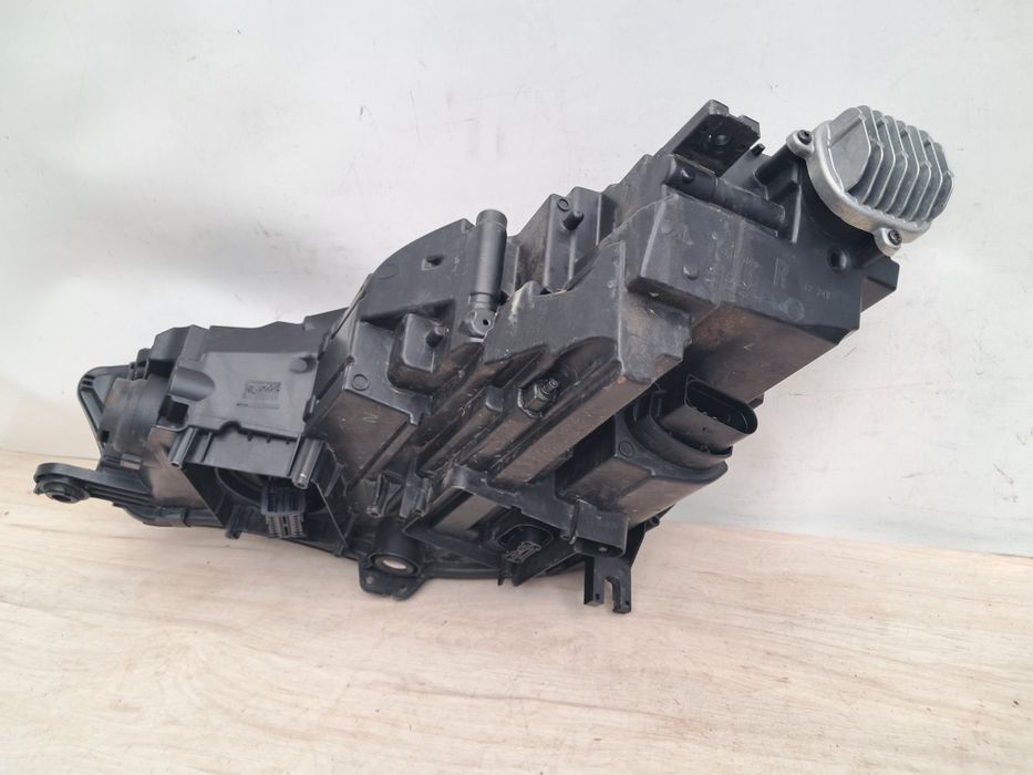 Фар Audi A4 B9 Matrix