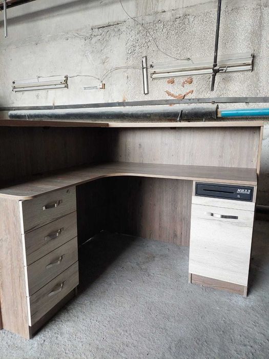 Продам стол ресепшн