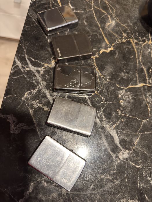 Vand 4 brichete Zippo