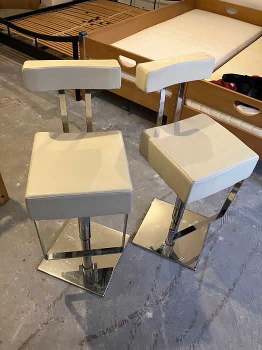 Vand doua scaune de bar aduse din Austria