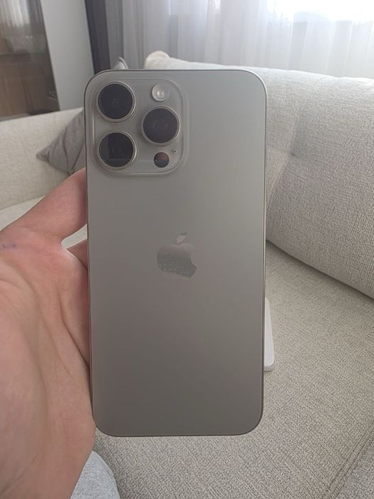 Iphone 15 Pro MAX -> 256 GB 88 batareya