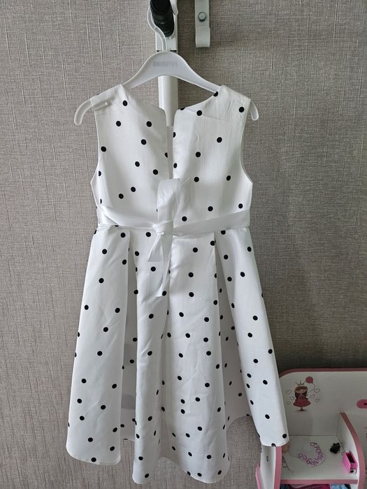 Нарядное платье для девочки 120см