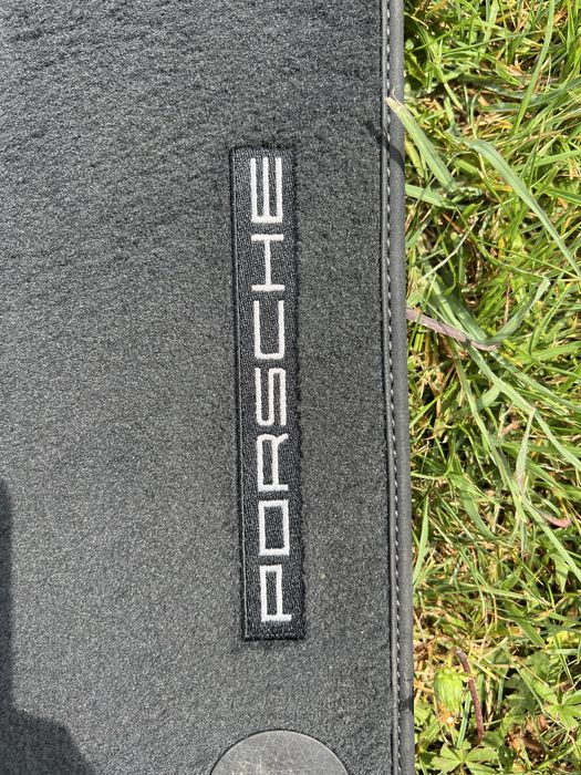 Оригинални мокетени стелки за Porsche Cayenne 2010-2018