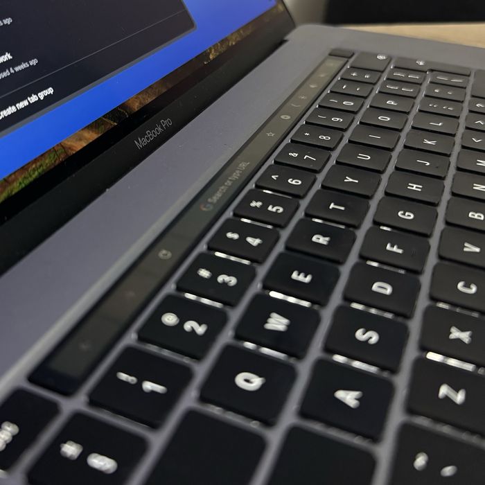 MacBook Pro 16” 2019 / i7 / 16gb / 512gb ssd