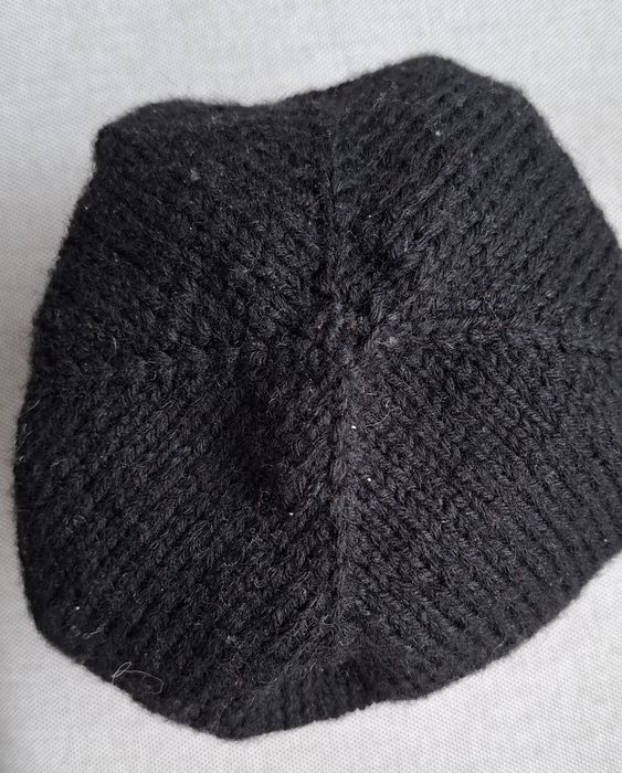 Caciula ( fes) barbati, tricotata manual