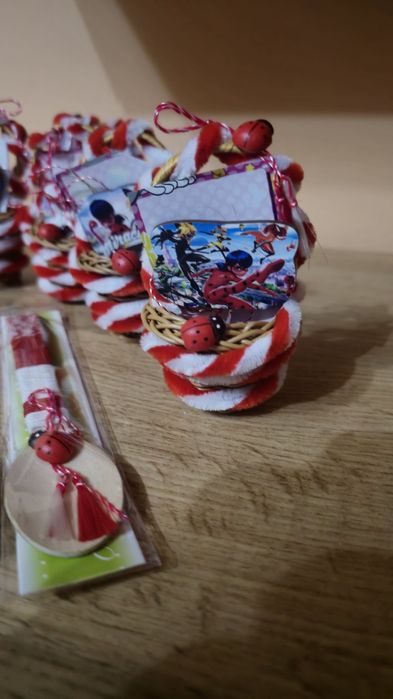 Мартеници на едро