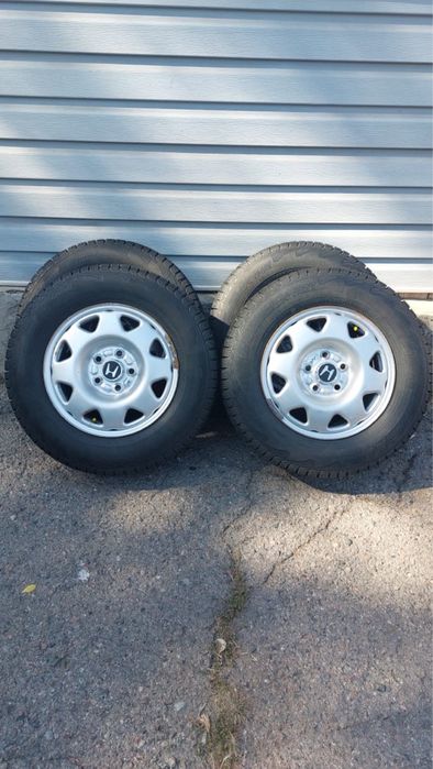 Зимняя шипованная резина с дисками 205/70/R15