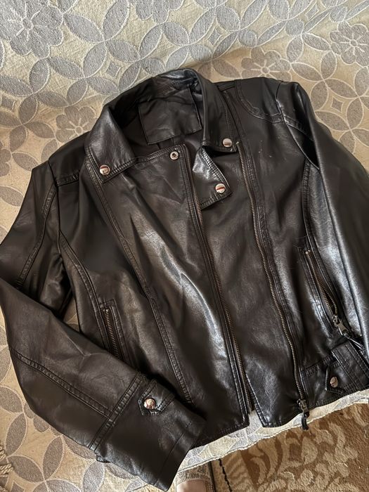 продам подростковую кожаную куртку